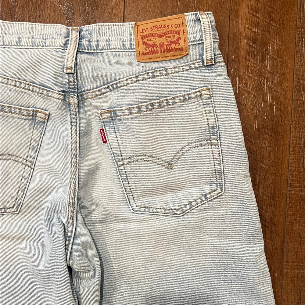 Levi's Light Blue Women's Mid Rise Baggy Jeans - Picture 7 of 10
